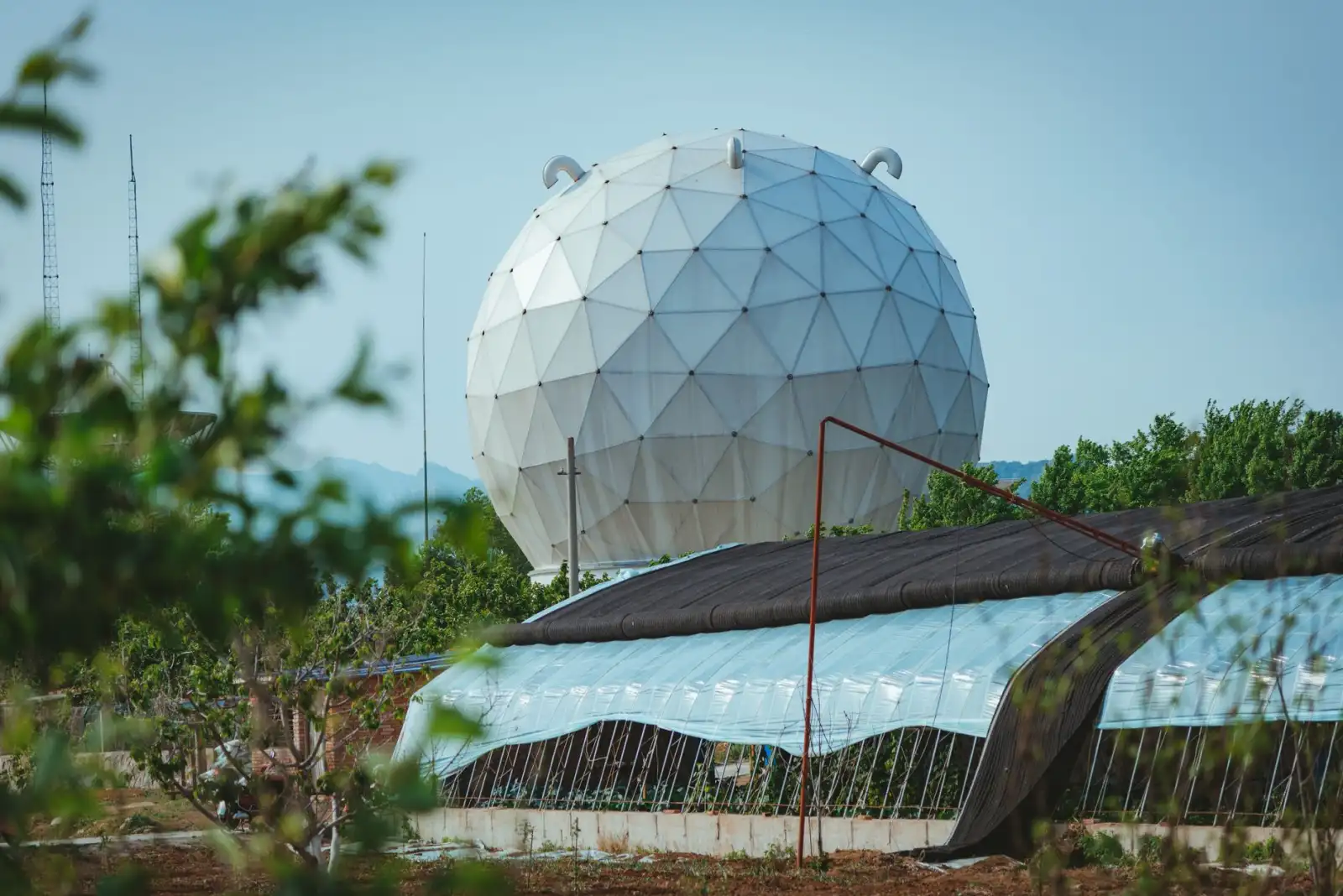 桂林煜荣科技解析变频器与软启动器在重载设备中的选型差异