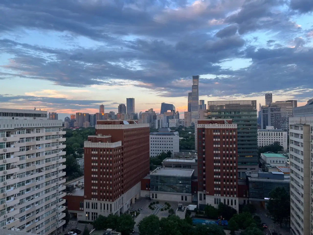 桂林煜荣科技解析变频器与软启动器在产线改造中的协同应用