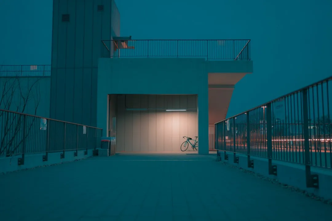 变频器与软启动器在广西制造业中的选型要点对比